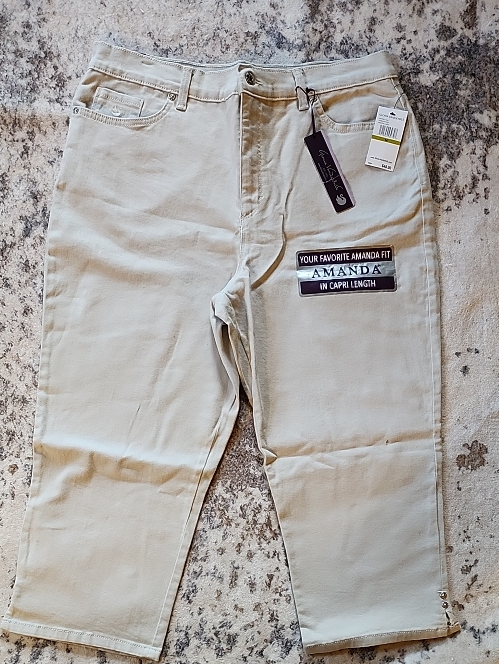 NWT Capri-Length Women’s Gloria Vandeebilt Jeans in Light Beige Size 14